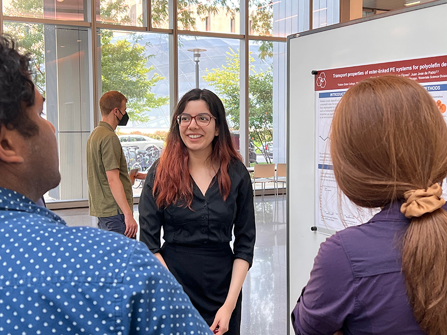 Paola Gonzalez presenting her research 