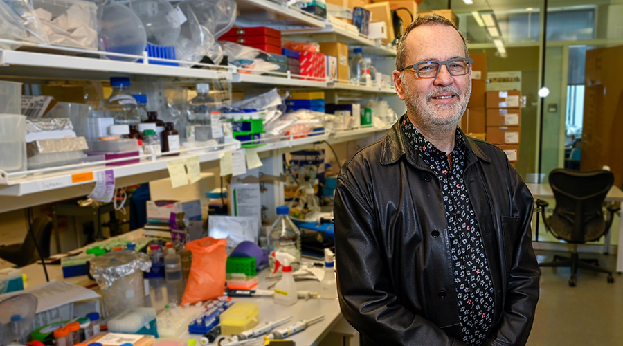 Jeffrey Hubbell in lab