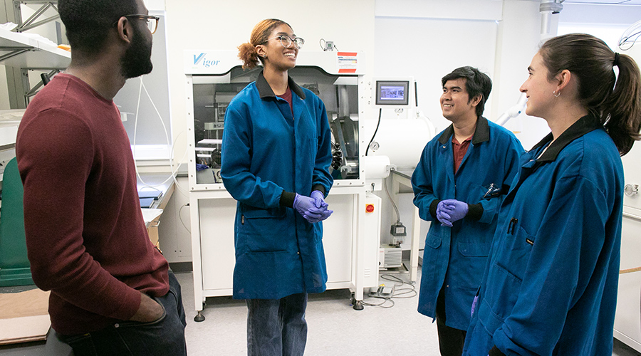Briana Ross in Amanchukwu Lab with fellow researchers