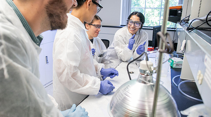 Stephanie Guerra in lab with people
