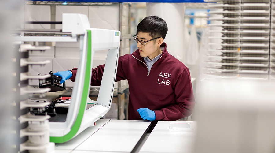 Jeremiah Kim works in Aaaron Esser-Kahn Lab