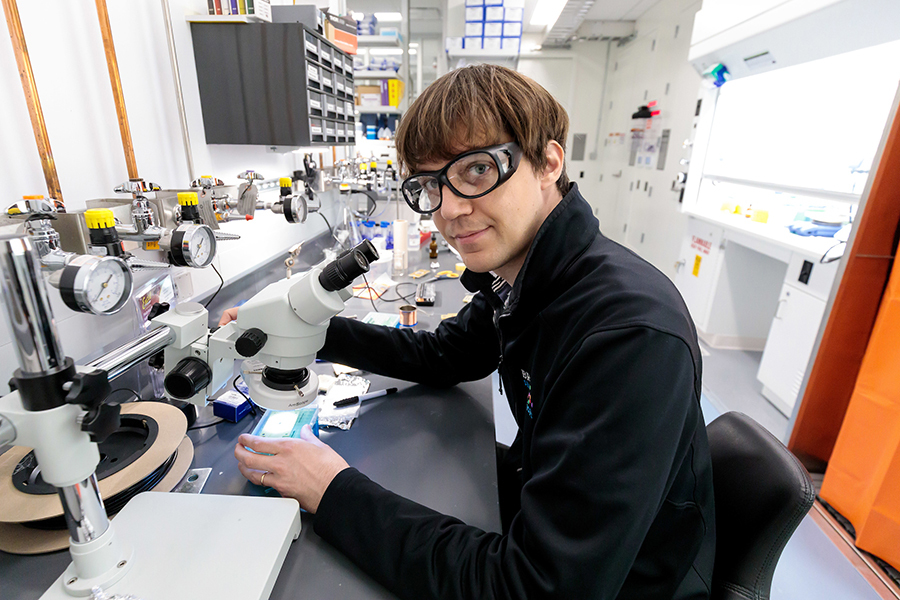 UChicago Pritzker School of Molecular Engineering Asst. Prof. Peter Maurer at a lab table