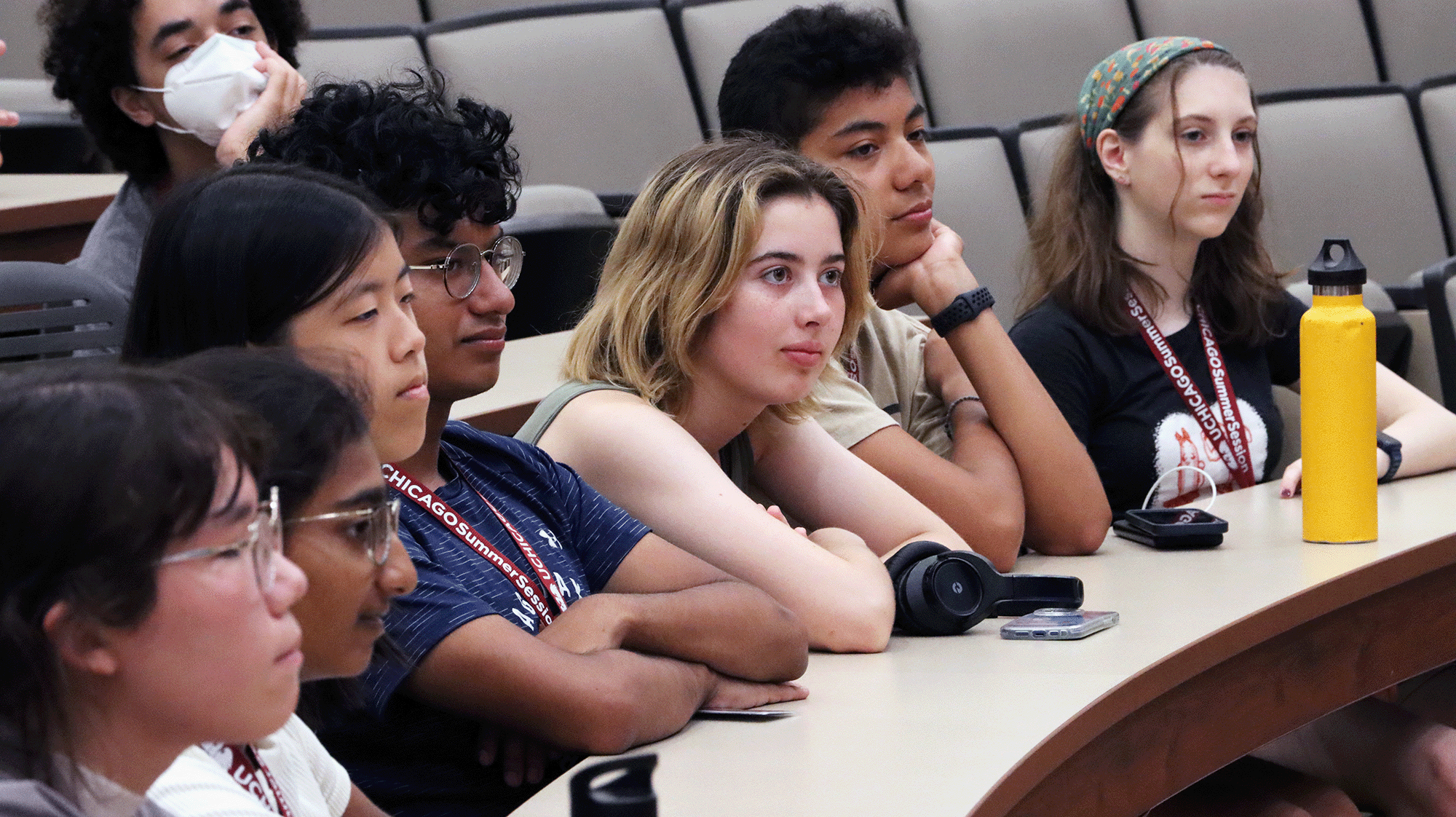 High school students attend the University of Chicago Pritzker School of Molecular Engineering's Quantum Quickstart programchool of MOle