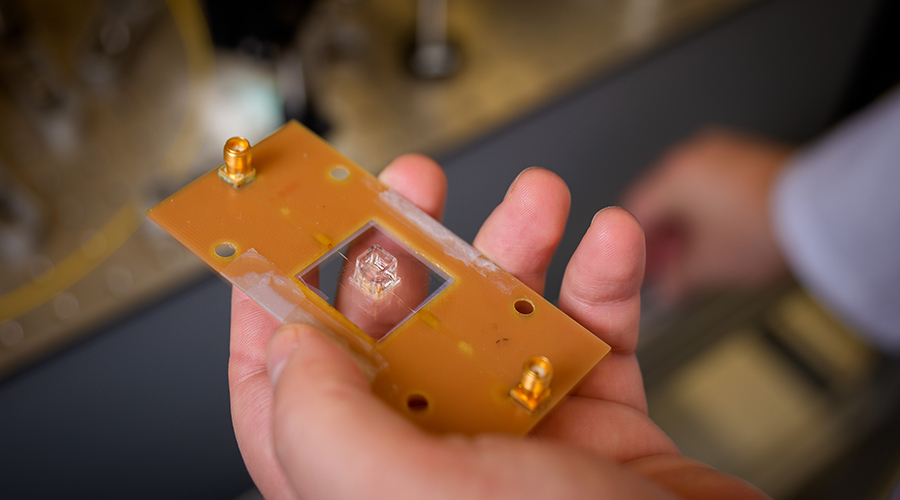 Qubit sample