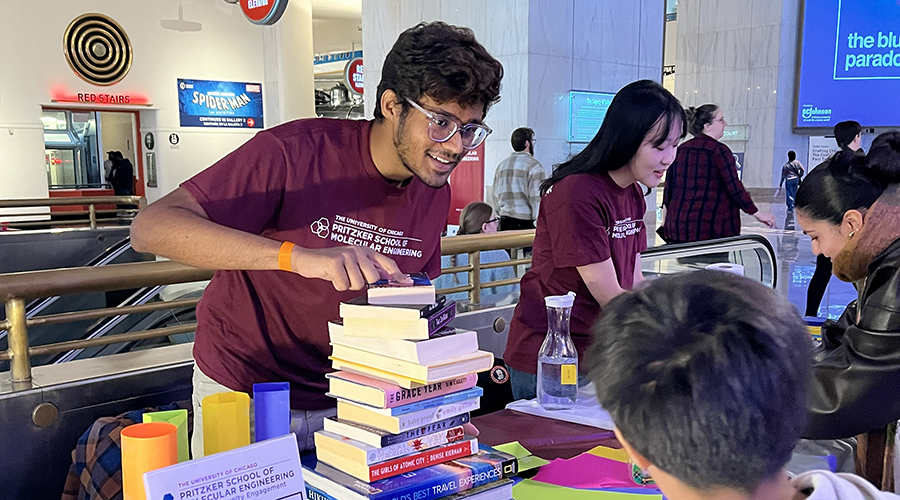Public science demonstration at the University of Chicago Pritzker School of Molecular Engineering's yearly MSI STEM Showcase
