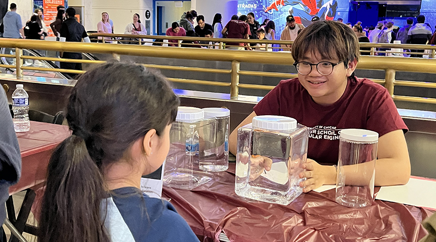 Public science demonstration at the University of Chicago Pritzker School of Molecular Engineering's yearly MSI STEM Showcase