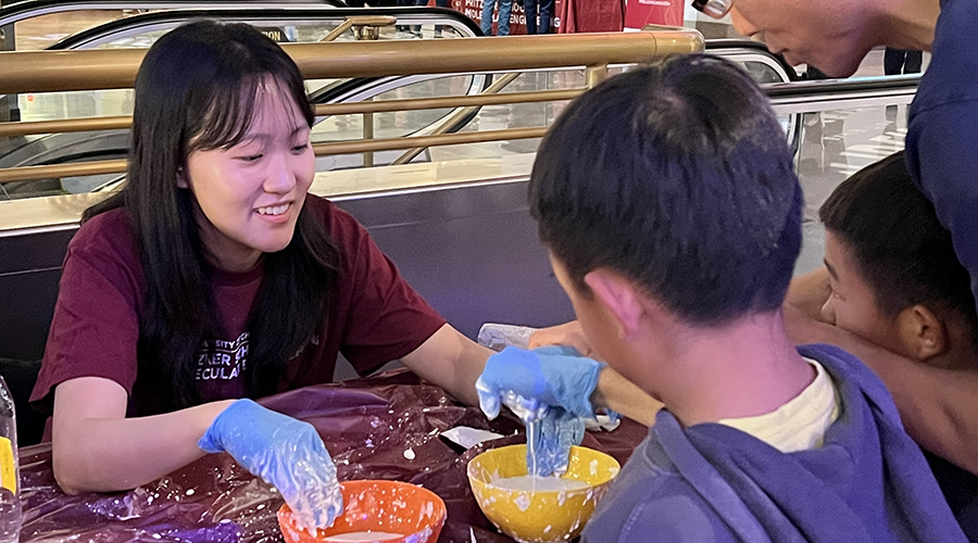 Public science demonstration at the University of Chicago Pritzker School of Molecular Engineering's yearly MSI STEM Showcase
