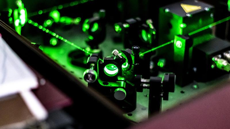 Optics table