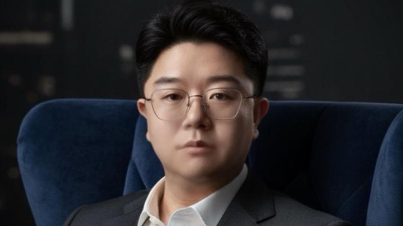 Yo Han Seol in chair