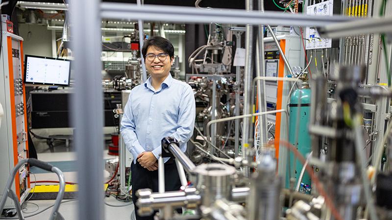 Shuolong Yang in lab