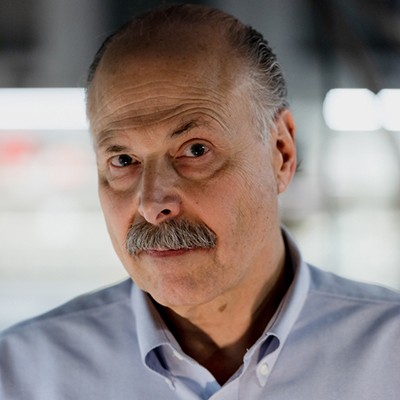 Headshot of David Awschalom in blue shirt