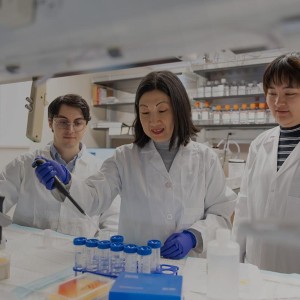 UChicago Pritzker School of Molecular Engineering Assistant Professor Joyce Chen in her lab