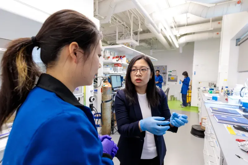 Female faculty and student in lab