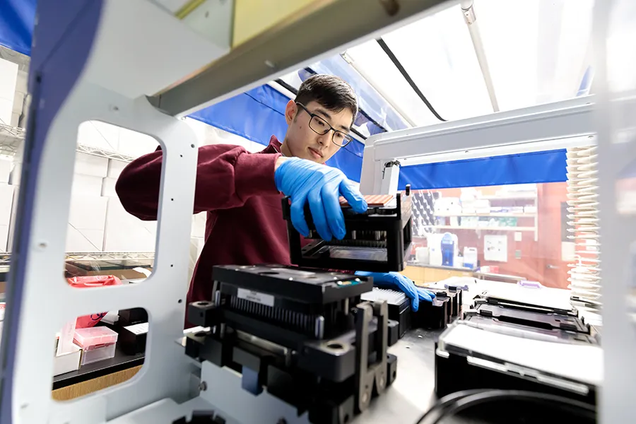 Jeremiah Kim in Aaaron Esser-Kahn Lab