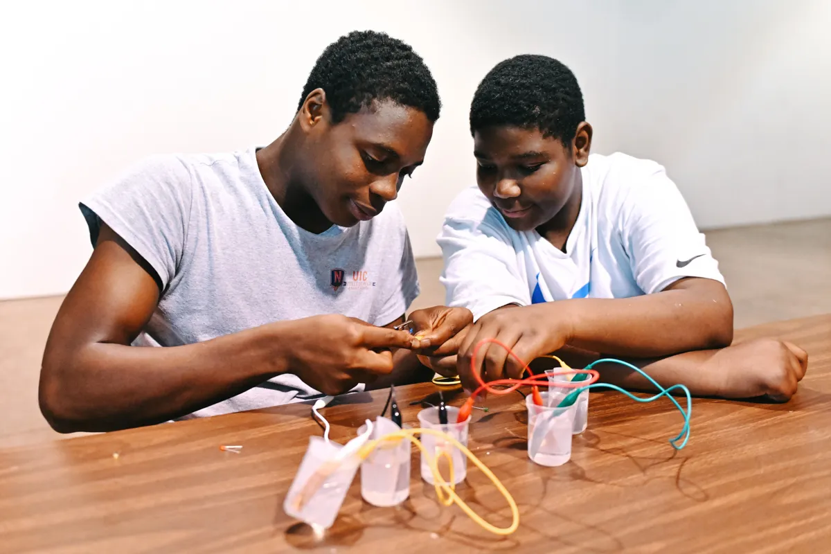 Two high school students build their own batteries